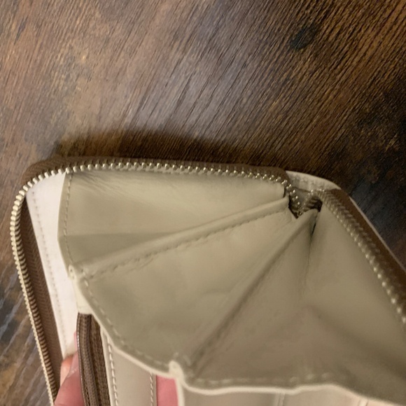 Coach Signature Tan/Creme/Pink Zip Wallet - Picture 9 of 15